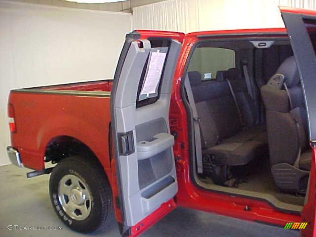 2005 F150 XLT SuperCab 4x4 - Bright Red / Medium Flint Grey photo #10