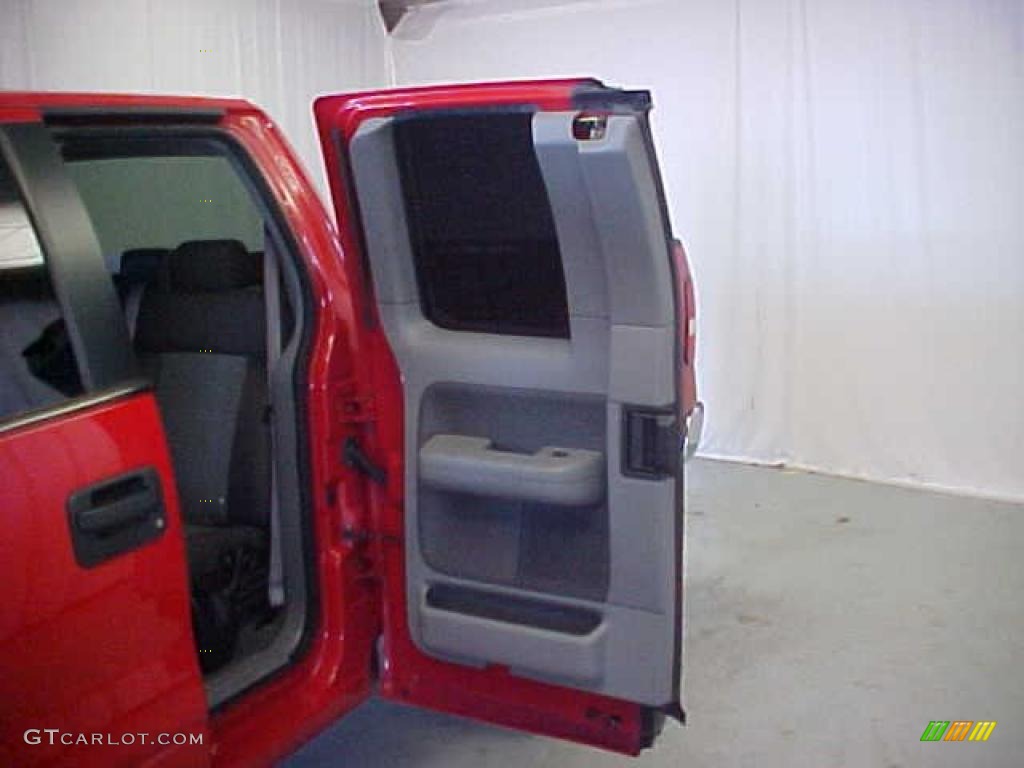 2005 F150 XLT SuperCab 4x4 - Bright Red / Medium Flint Grey photo #16