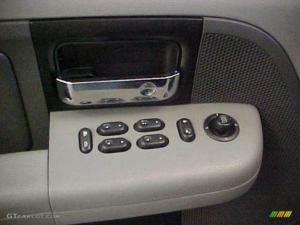 2005 F150 XLT SuperCab 4x4 - Bright Red / Medium Flint Grey photo #19