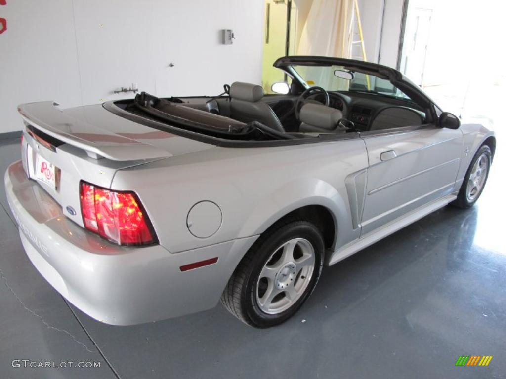 2003 Mustang V6 Convertible - Silver Metallic / Medium Graphite photo #6