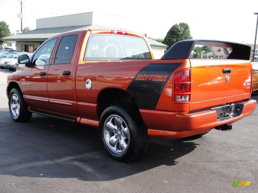 2005 Ram 1500 SLT Daytona Quad Cab 4x4 - Go ManGo! / Dark Slate Gray photo #4