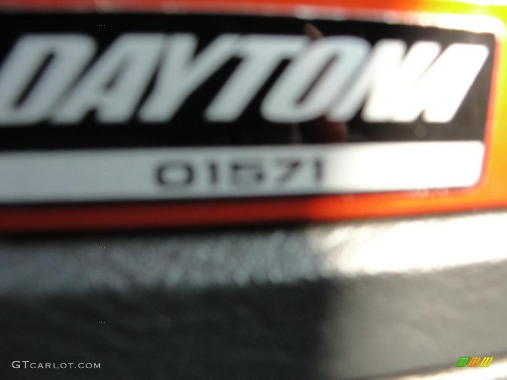 2005 Ram 1500 SLT Daytona Quad Cab 4x4 - Go ManGo! / Dark Slate Gray photo #10