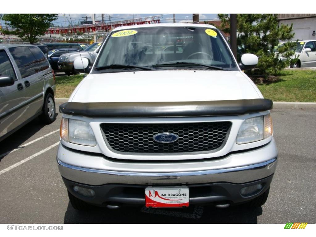2001 F150 Lariat SuperCrew 4x4 - Oxford White / Medium Graphite photo #2