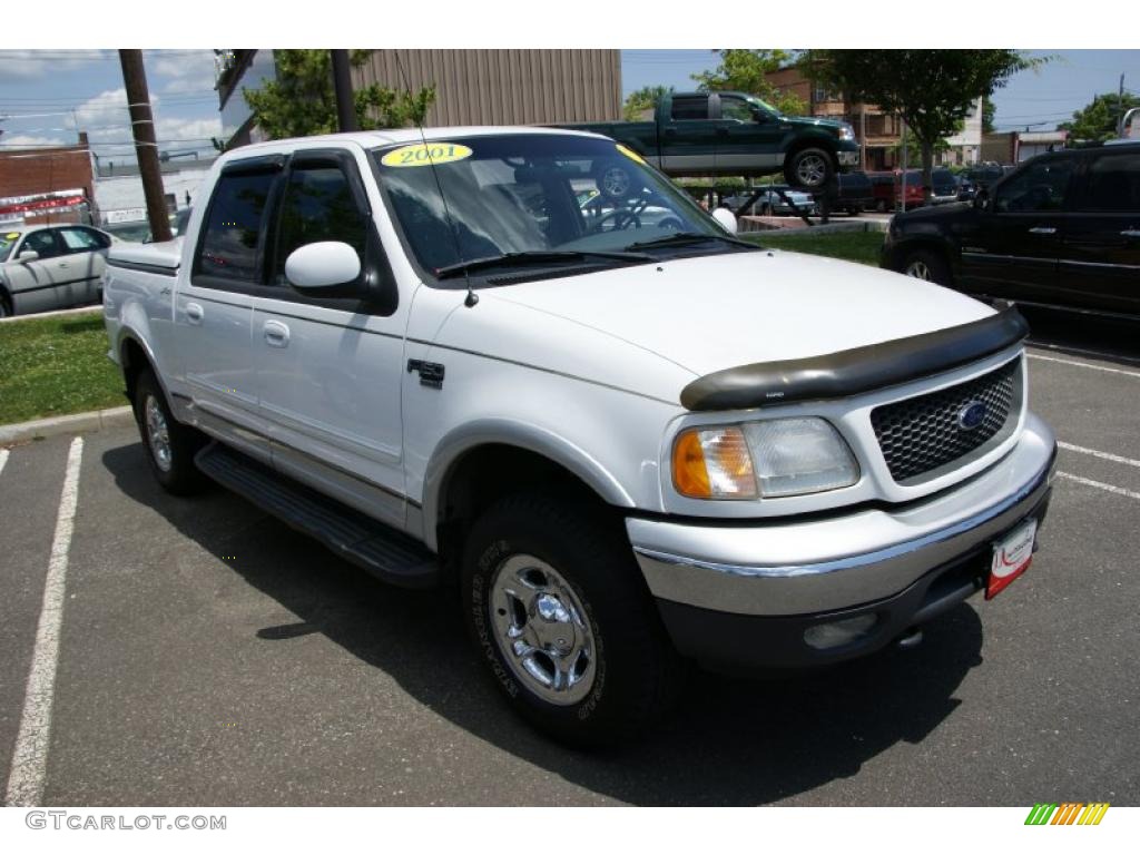 2001 F150 Lariat SuperCrew 4x4 - Oxford White / Medium Graphite photo #3