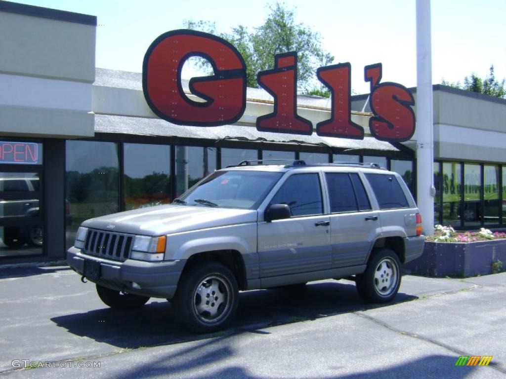 1997 Grand Cherokee Laredo 4x4 - Bright Platinum Metallic / Agate Black photo #1