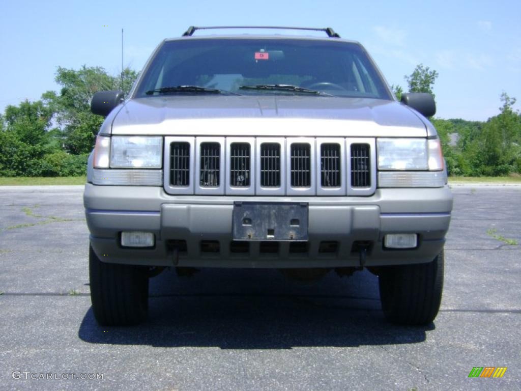 1997 Grand Cherokee Laredo 4x4 - Bright Platinum Metallic / Agate Black photo #2
