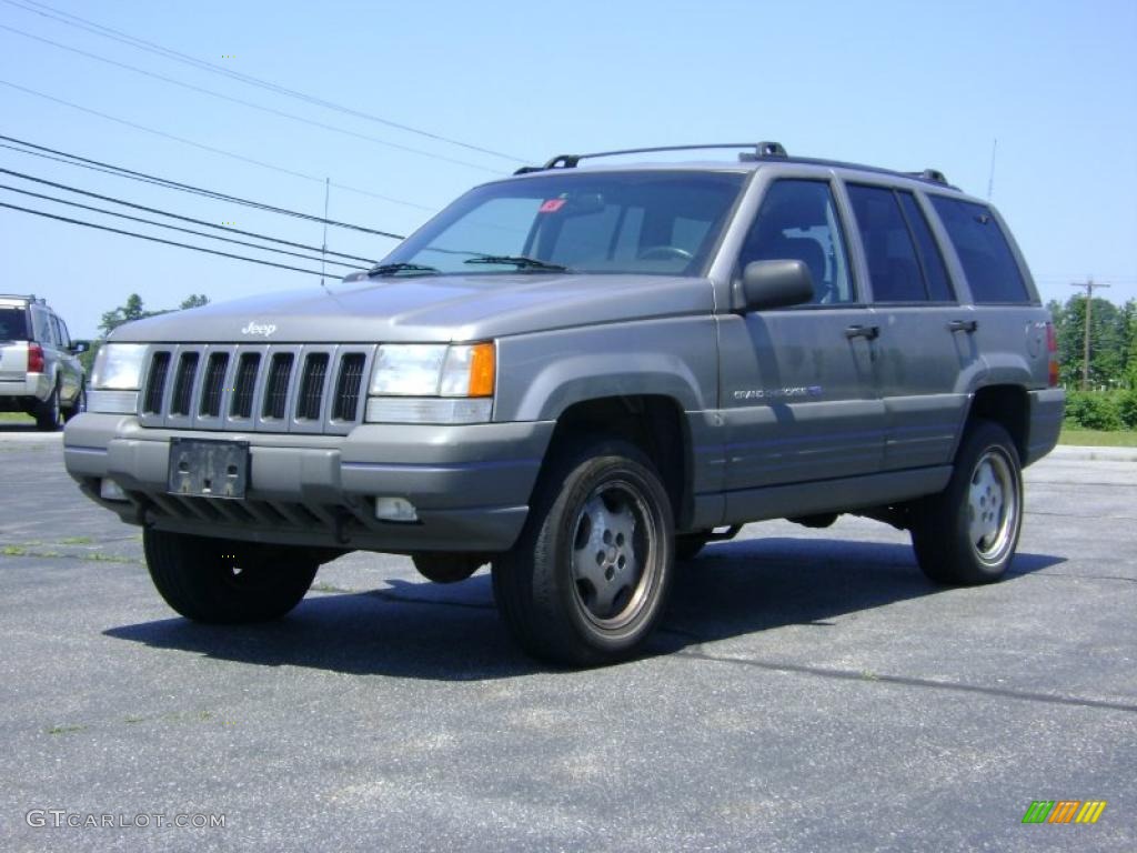 1997 Grand Cherokee Laredo 4x4 - Bright Platinum Metallic / Agate Black photo #3