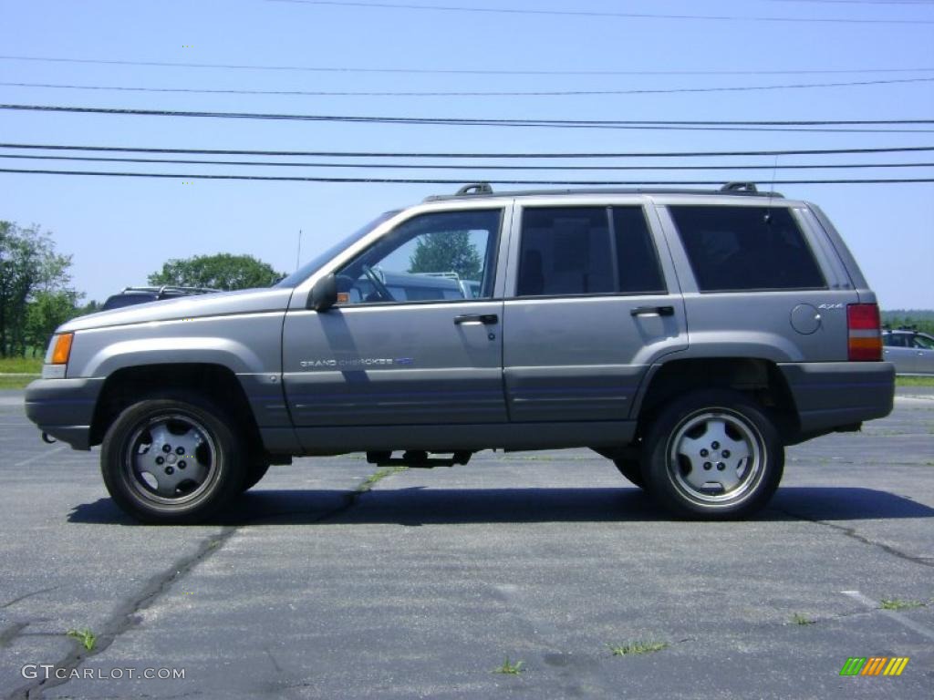 1997 Grand Cherokee Laredo 4x4 - Bright Platinum Metallic / Agate Black photo #4