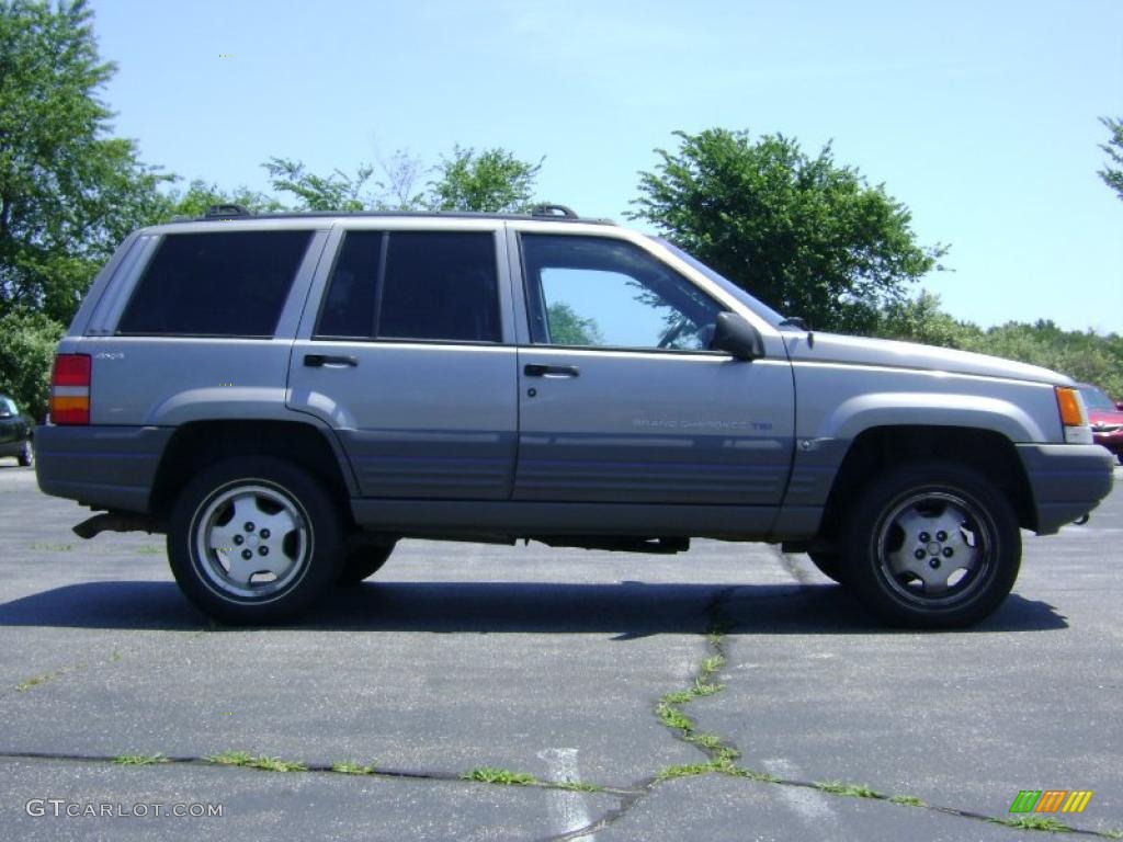 1997 Grand Cherokee Laredo 4x4 - Bright Platinum Metallic / Agate Black photo #8