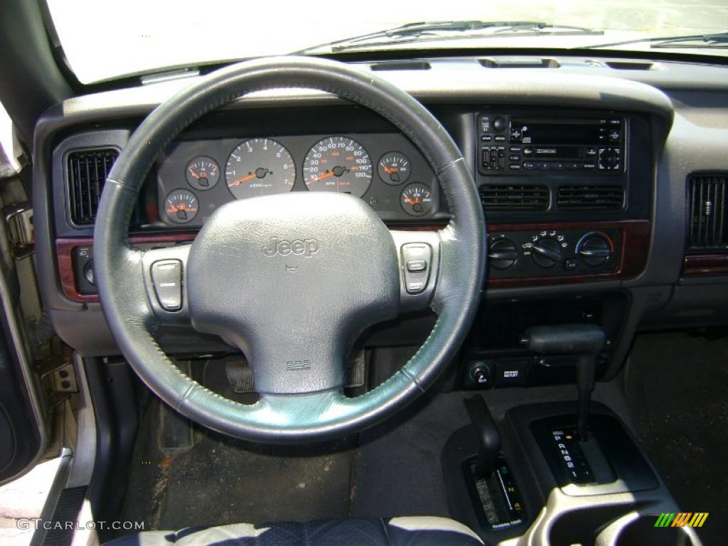 1997 Grand Cherokee Laredo 4x4 - Bright Platinum Metallic / Agate Black photo #13