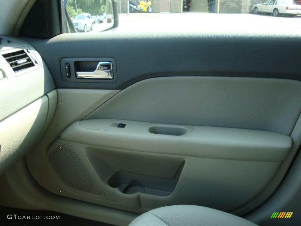 2010 Fusion SE - White Suede / Medium Light Stone photo #18