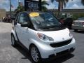 Crystal White - fortwo passion cabriolet Photo No. 1
