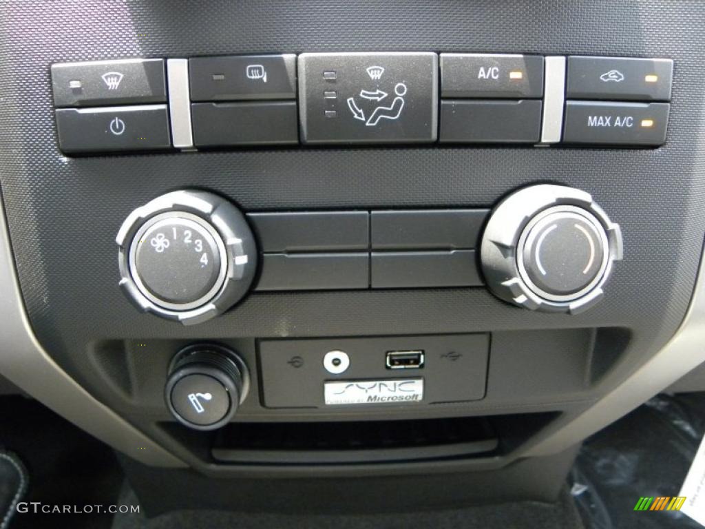 2010 F150 XLT Regular Cab - Tuxedo Black / Medium Stone photo #19