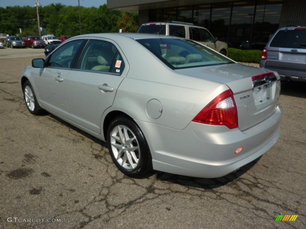 2010 Fusion SEL V6 - Brilliant Silver Metallic / Medium Light Stone photo #2