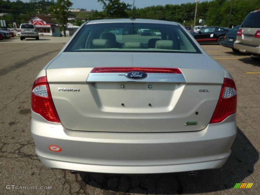 2010 Fusion SEL V6 - Brilliant Silver Metallic / Medium Light Stone photo #3