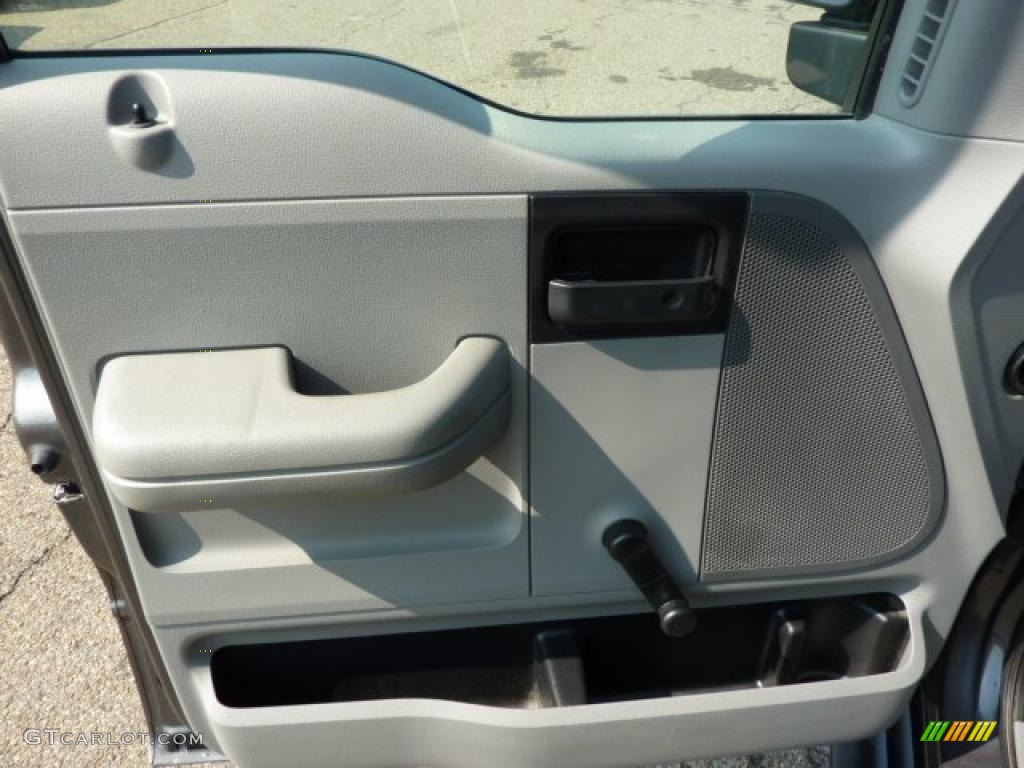 2004 F150 XL Regular Cab - Dark Shadow Grey Metallic / Dark Flint photo #12