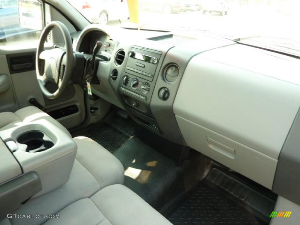 2004 F150 XL Regular Cab - Dark Shadow Grey Metallic / Dark Flint photo #17