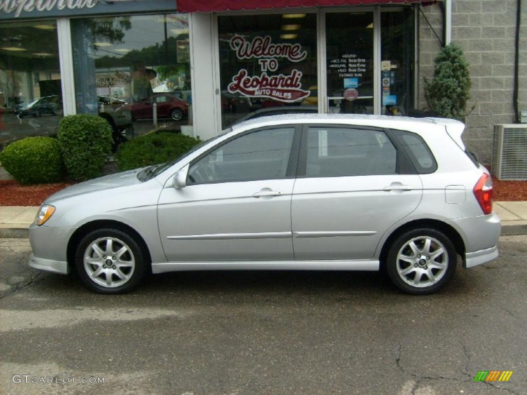 2005 Spectra 5 Wagon - Clear Silver / Gray photo #2