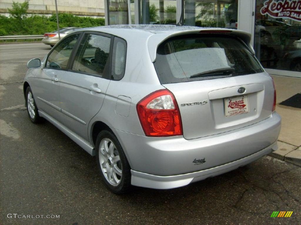2005 Spectra 5 Wagon - Clear Silver / Gray photo #3