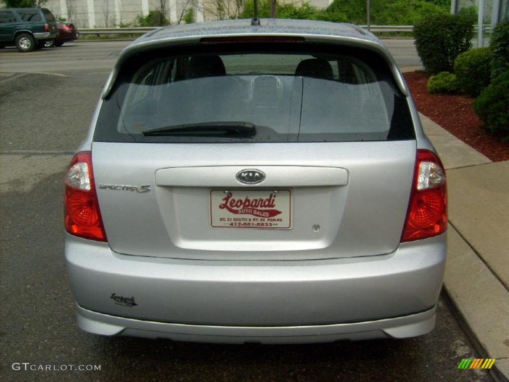 2005 Spectra 5 Wagon - Clear Silver / Gray photo #4