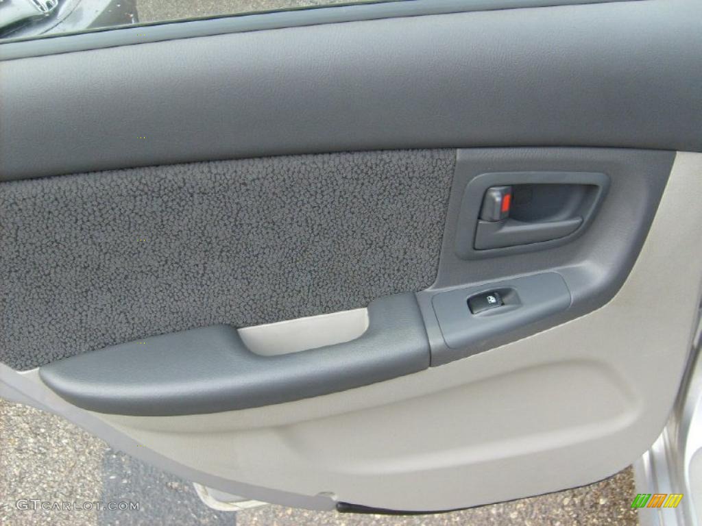 2005 Spectra 5 Wagon - Clear Silver / Gray photo #14