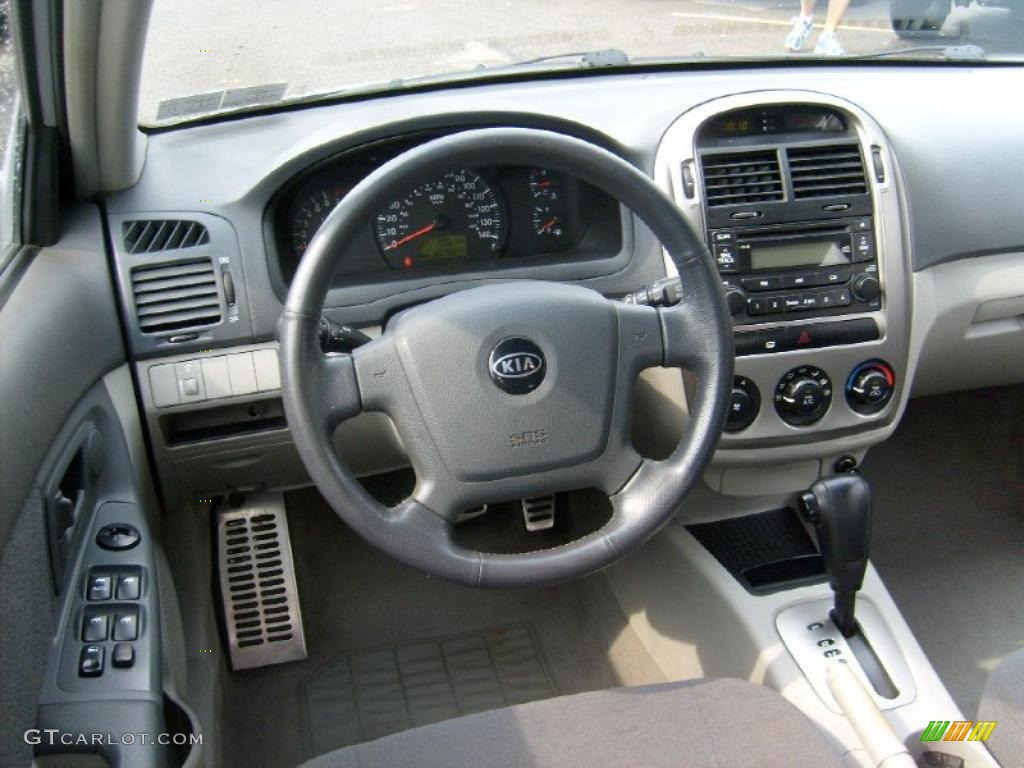 2005 Spectra 5 Wagon - Clear Silver / Gray photo #15