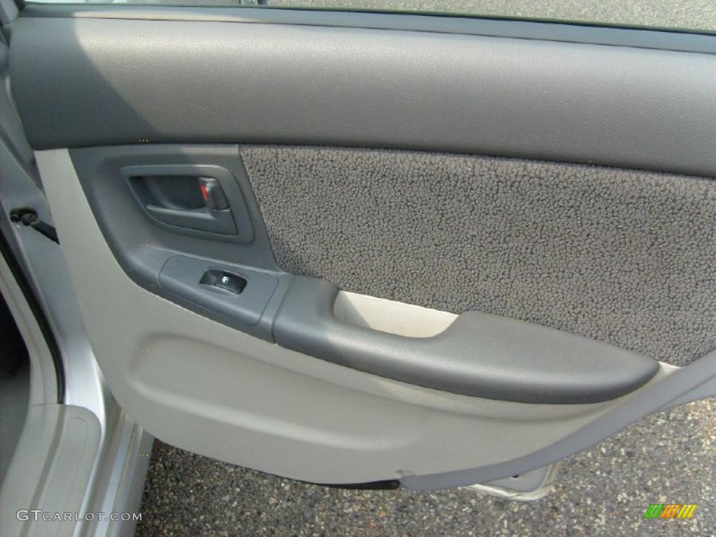 2005 Spectra 5 Wagon - Clear Silver / Gray photo #18