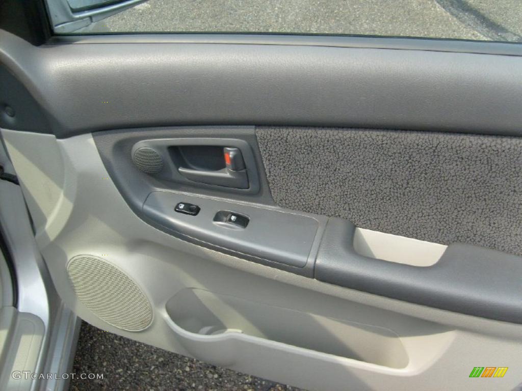 2005 Spectra 5 Wagon - Clear Silver / Gray photo #21