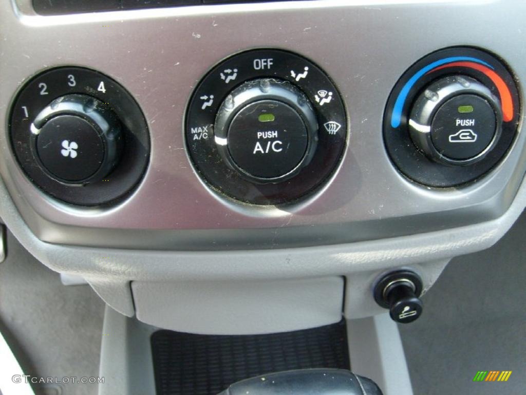 2005 Spectra 5 Wagon - Clear Silver / Gray photo #23