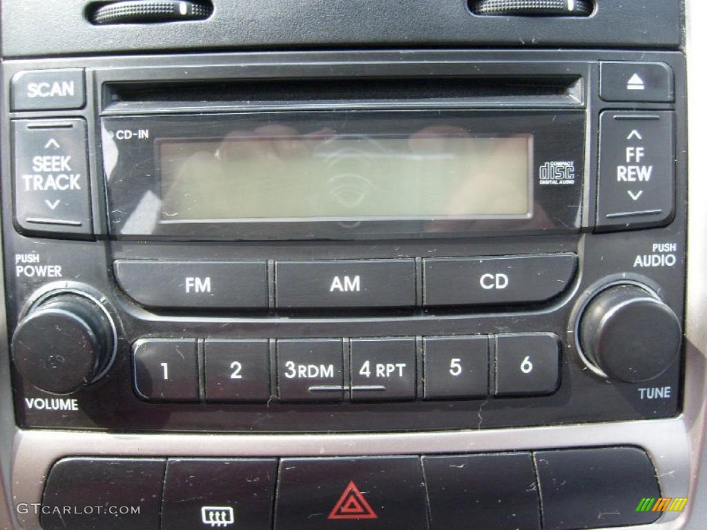 2005 Spectra 5 Wagon - Clear Silver / Gray photo #25