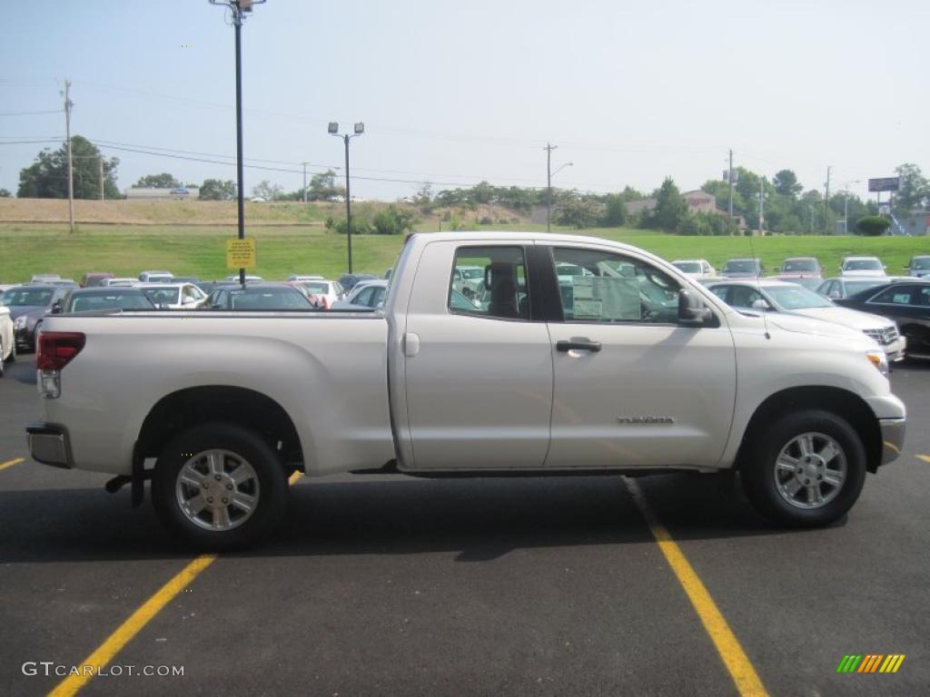 2010 Tundra Double Cab 4x4 - Super White / Graphite Gray photo #3