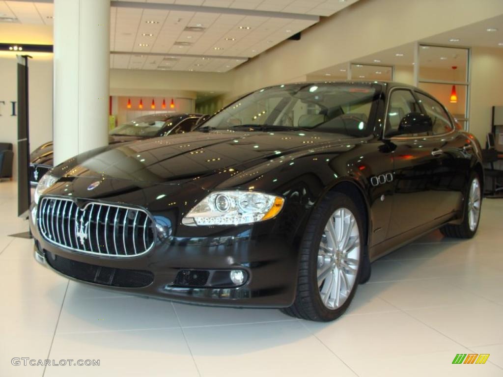 Nero Carbonio (Black Metallic) Maserati Quattroporte