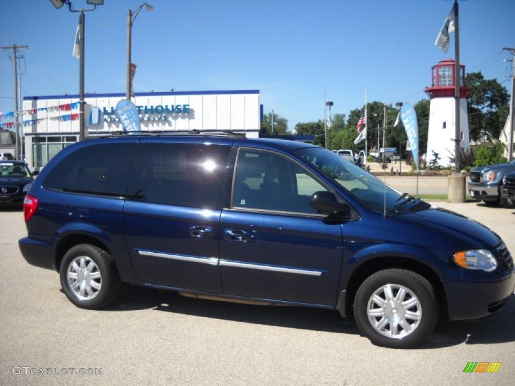 2005 Town & Country Touring - Midnight Blue Pearl / Medium Slate Gray photo #1