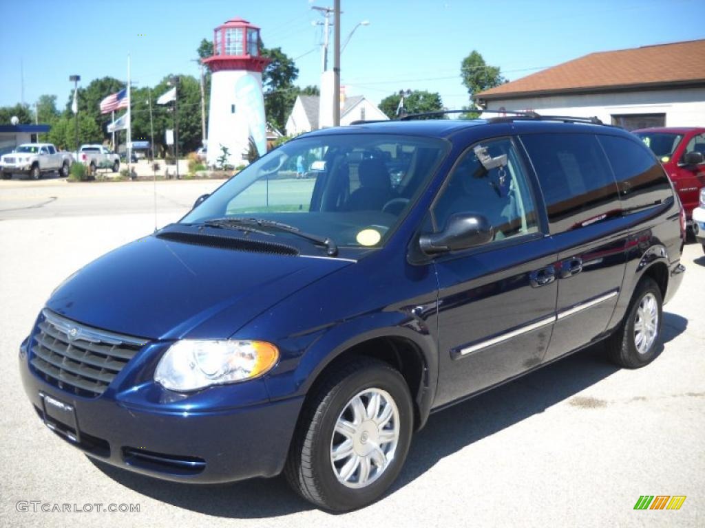 2005 Town & Country Touring - Midnight Blue Pearl / Medium Slate Gray photo #3