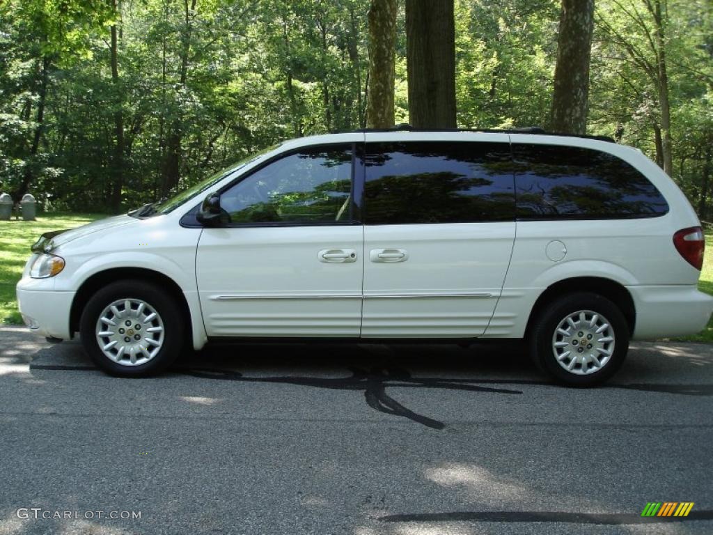2002 Town & Country LXi - Stone White Clearcoat / Sandstone photo #4