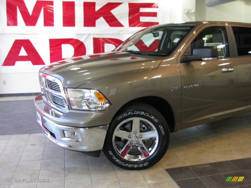 2010 Ram 1500 Big Horn Crew Cab - Austin Tan Pearl / Light Pebble Beige/Bark Brown photo #2