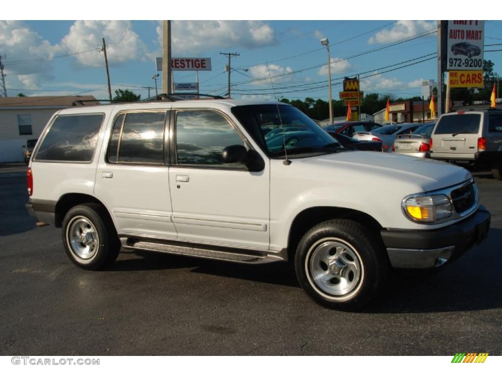 2000 Explorer XLT - Oxford White / Medium Graphite photo #2