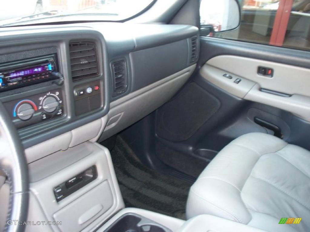 2002 Suburban 1500 Z71 4x4 - Onyx Black / Medium Gray/Neutral photo #15