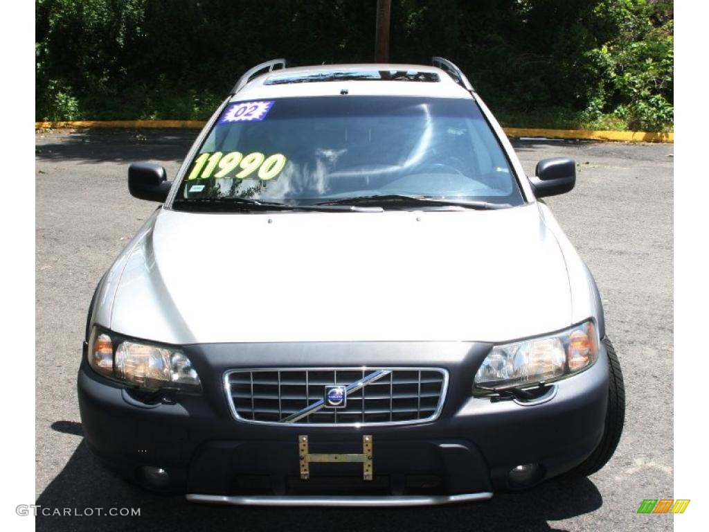 2002 V70 2.4T XC AWD Wagon - Silver Metallic / Graphite photo #2