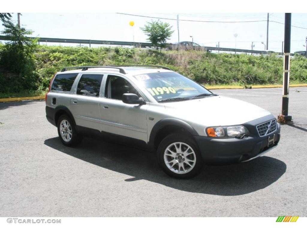 2002 V70 2.4T XC AWD Wagon - Silver Metallic / Graphite photo #3