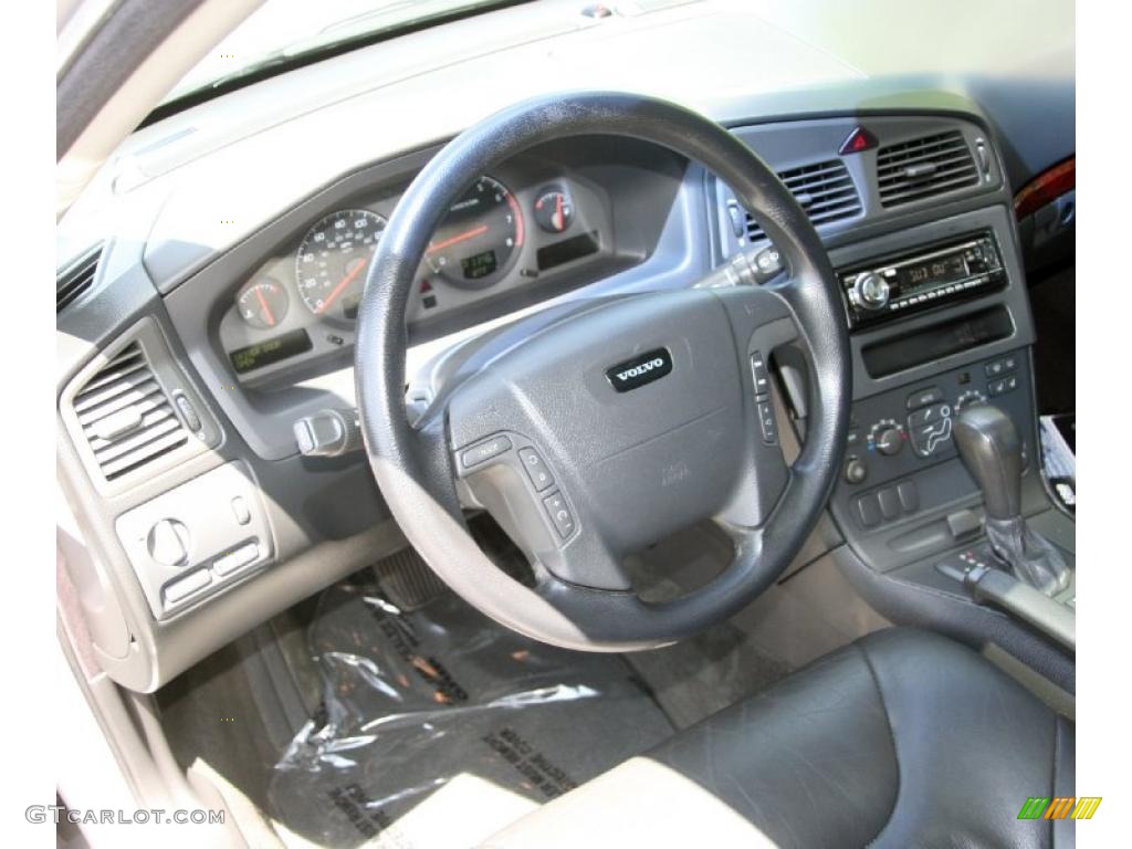 2002 V70 2.4T XC AWD Wagon - Silver Metallic / Graphite photo #11