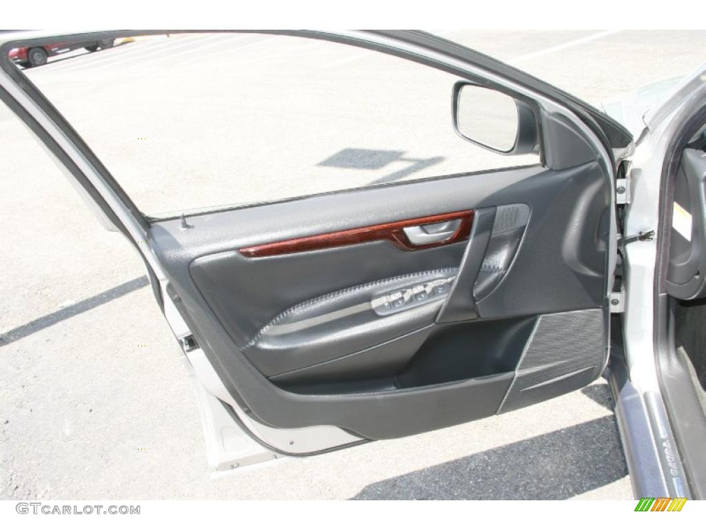 2002 V70 2.4T XC AWD Wagon - Silver Metallic / Graphite photo #12