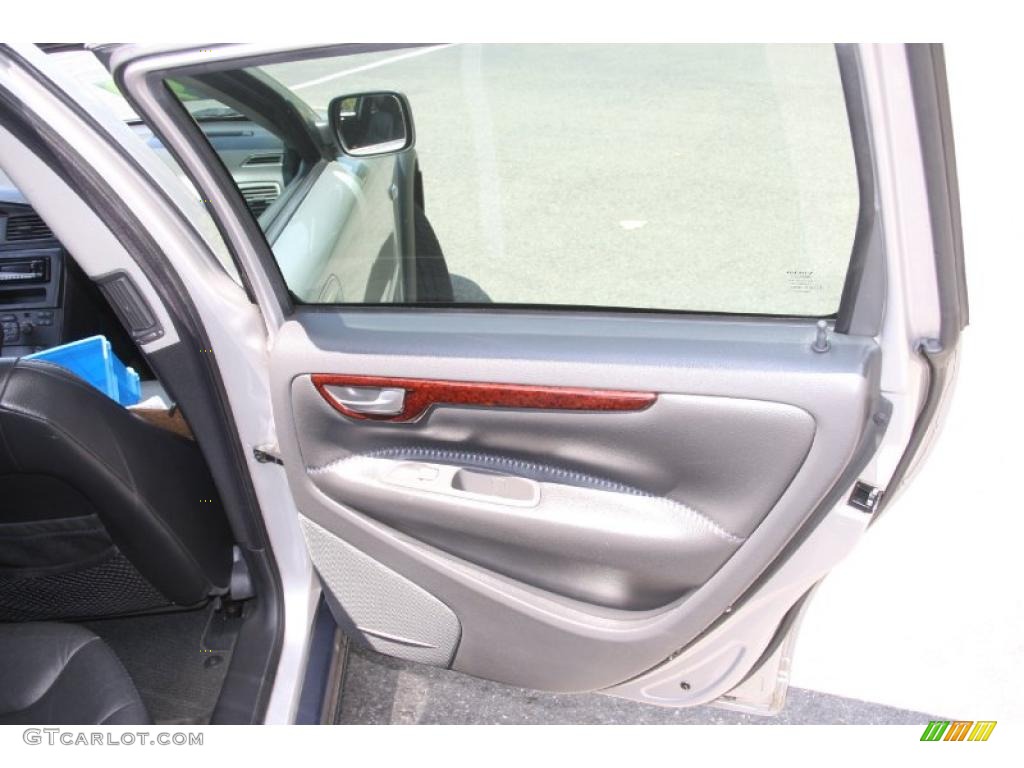 2002 V70 2.4T XC AWD Wagon - Silver Metallic / Graphite photo #14