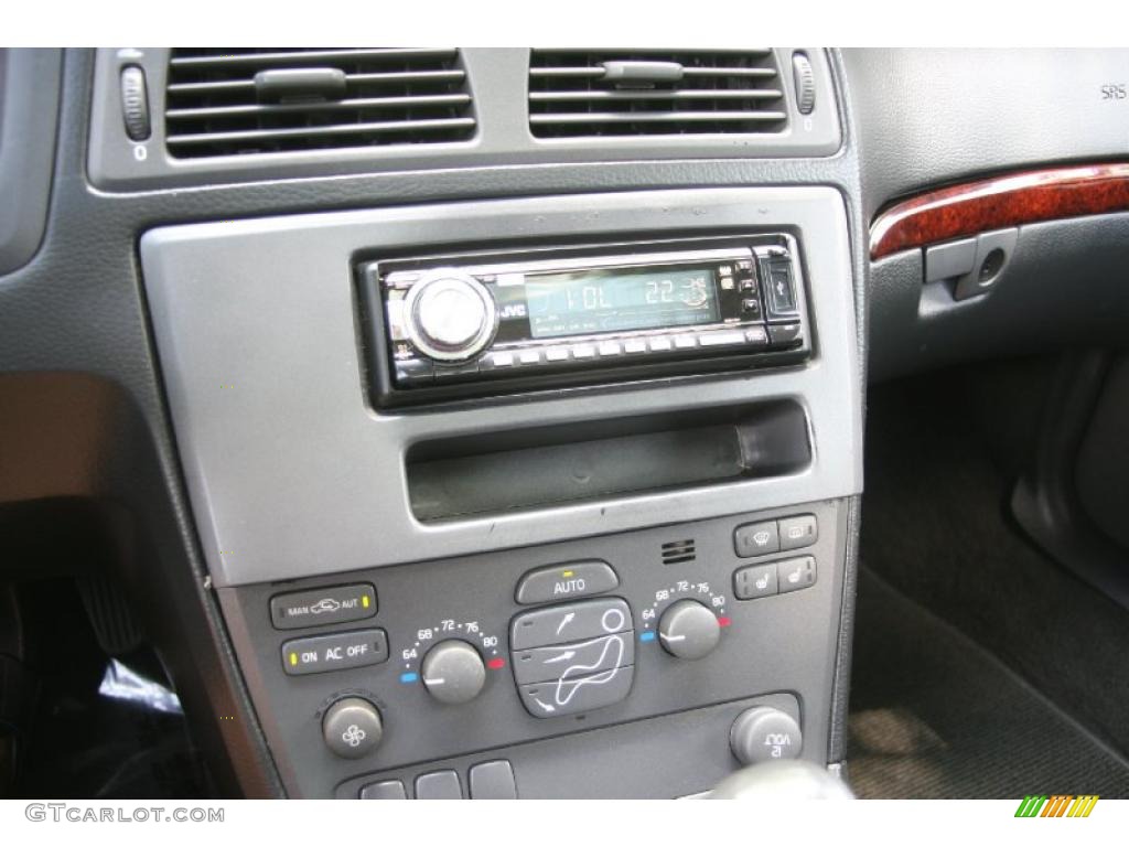 2002 V70 2.4T XC AWD Wagon - Silver Metallic / Graphite photo #22