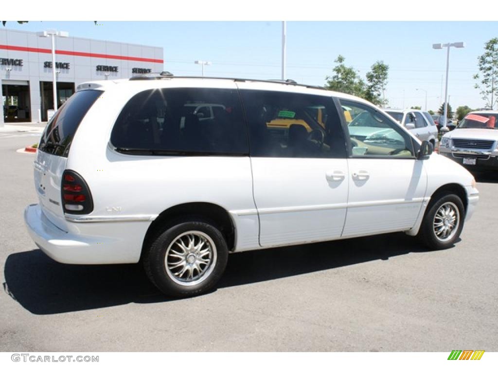 1997 Town & Country LXi - Stone White / Camel photo #2