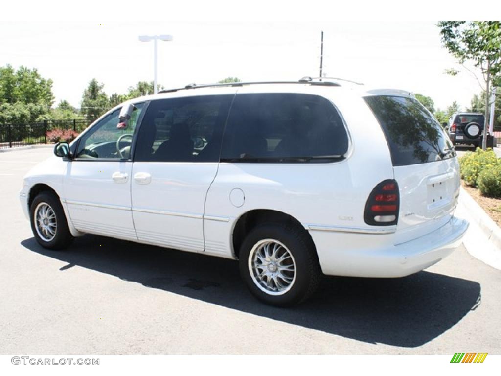 1997 Town & Country LXi - Stone White / Camel photo #4