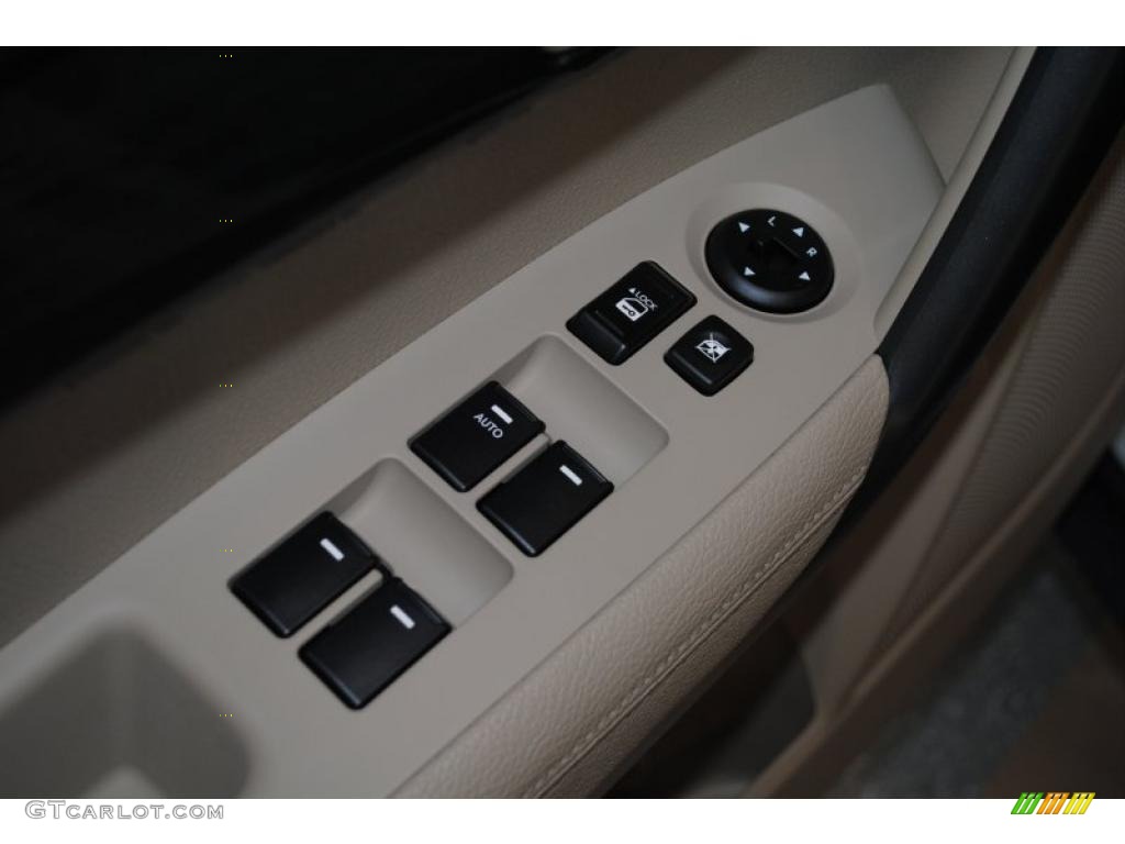 2011 Sorento LX V6 AWD - Snow White Pearl / Beige photo #45