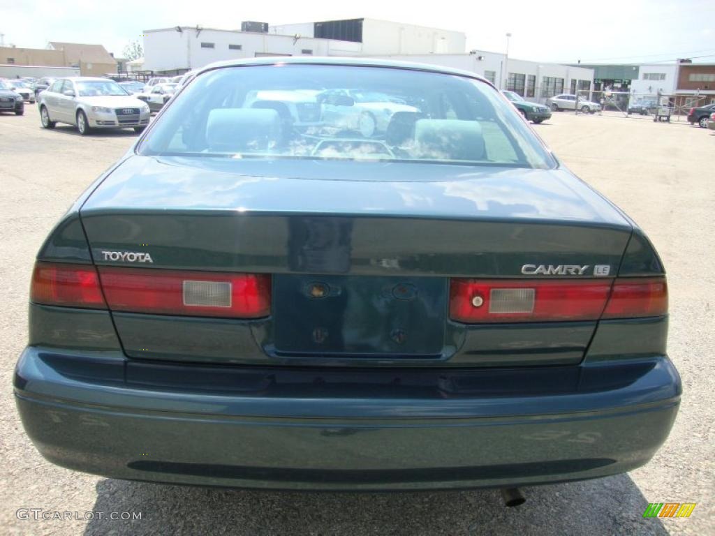 1997 Camry LE - Classic Green Pearl / Gray photo #9