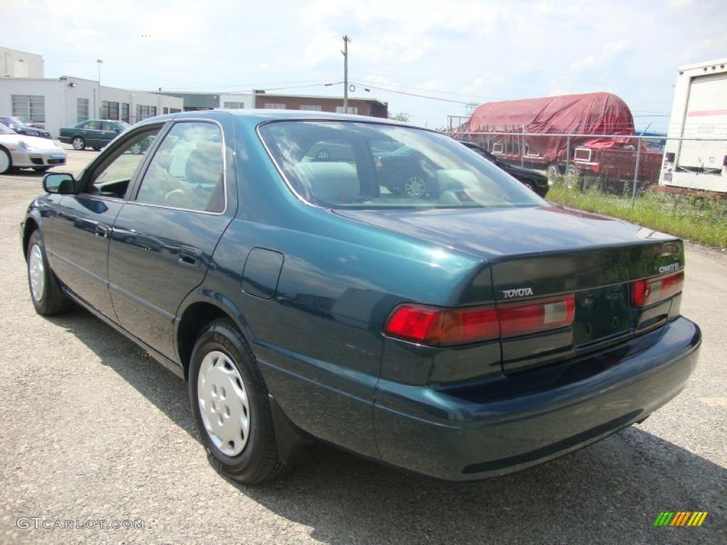 1997 Camry LE - Classic Green Pearl / Gray photo #10