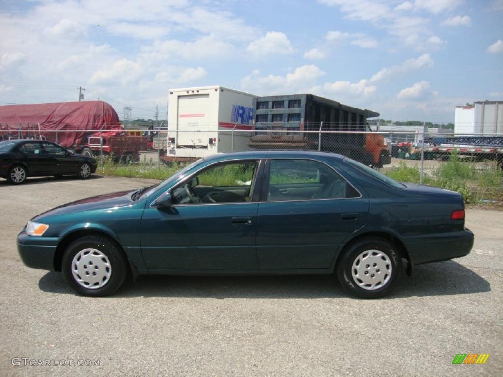 1997 Camry LE - Classic Green Pearl / Gray photo #11